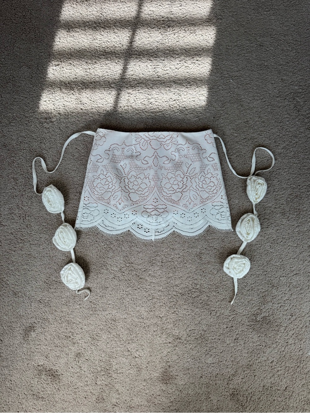 For Love & Lemons White Crochet Lace Floral Waist Apron with Rose Tie Size: XS